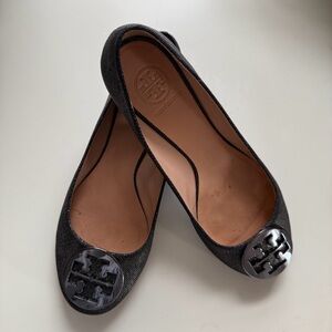 Tory Burch Reva Ballet Flats Black Metallic Logo Size 8